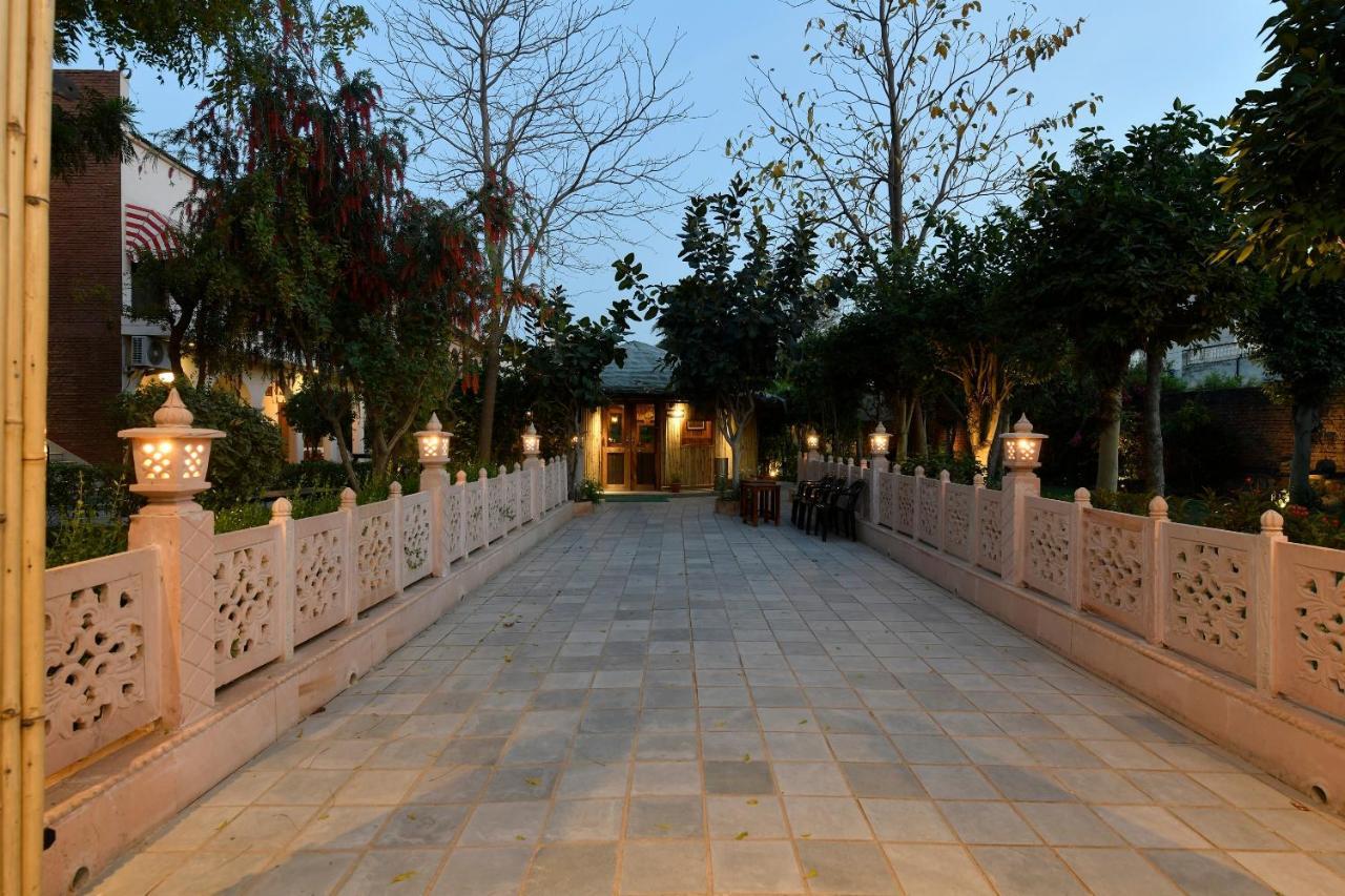 Hotel Sunbird Bharatpur Extérieur photo