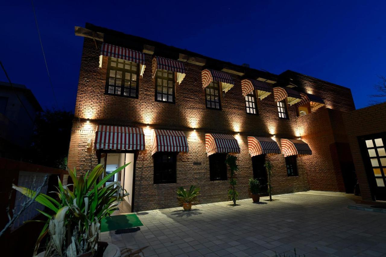 Hotel Sunbird Bharatpur Extérieur photo