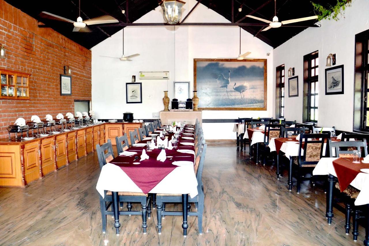 Hotel Sunbird Bharatpur Extérieur photo