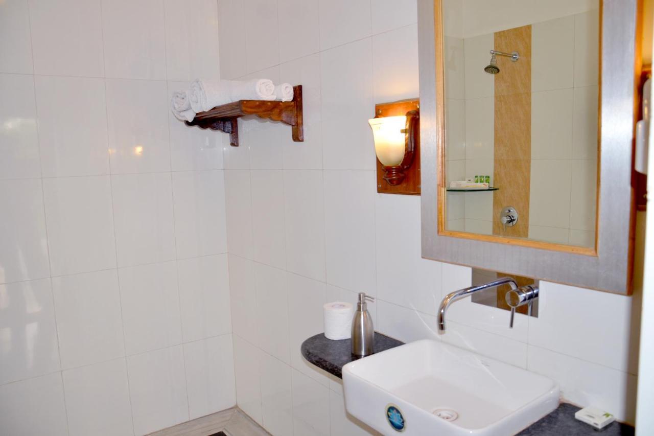 Hotel Sunbird Bharatpur Extérieur photo