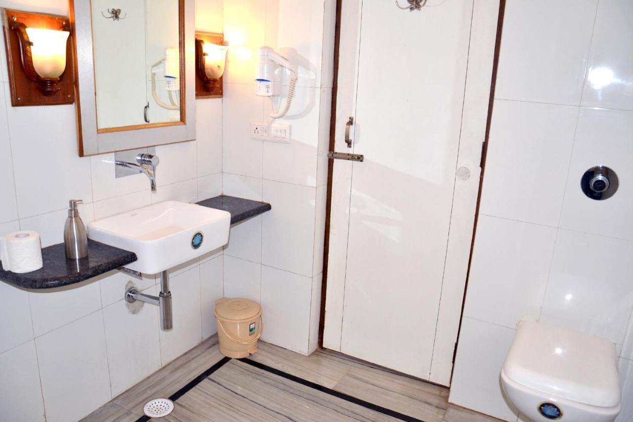 Hotel Sunbird Bharatpur Extérieur photo