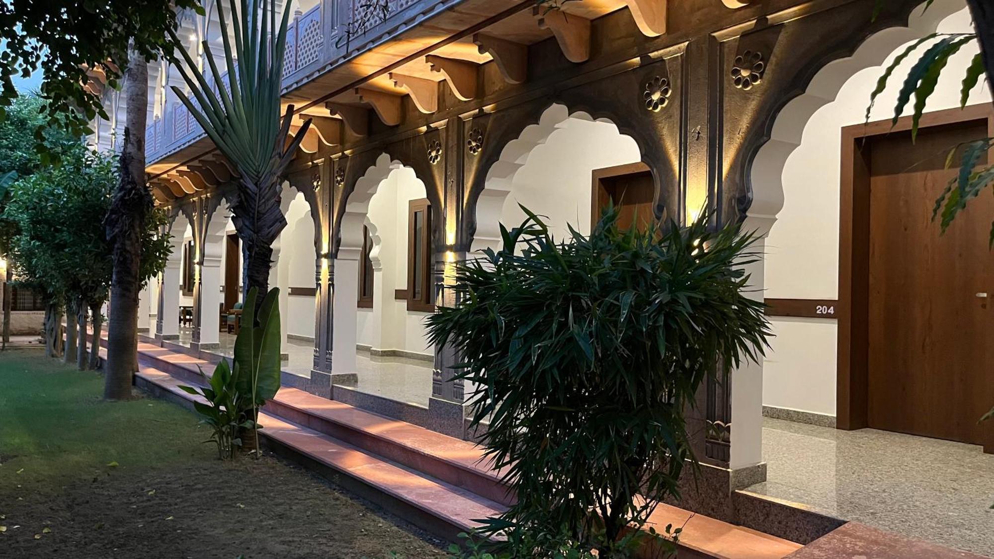 Hotel Sunbird Bharatpur Extérieur photo