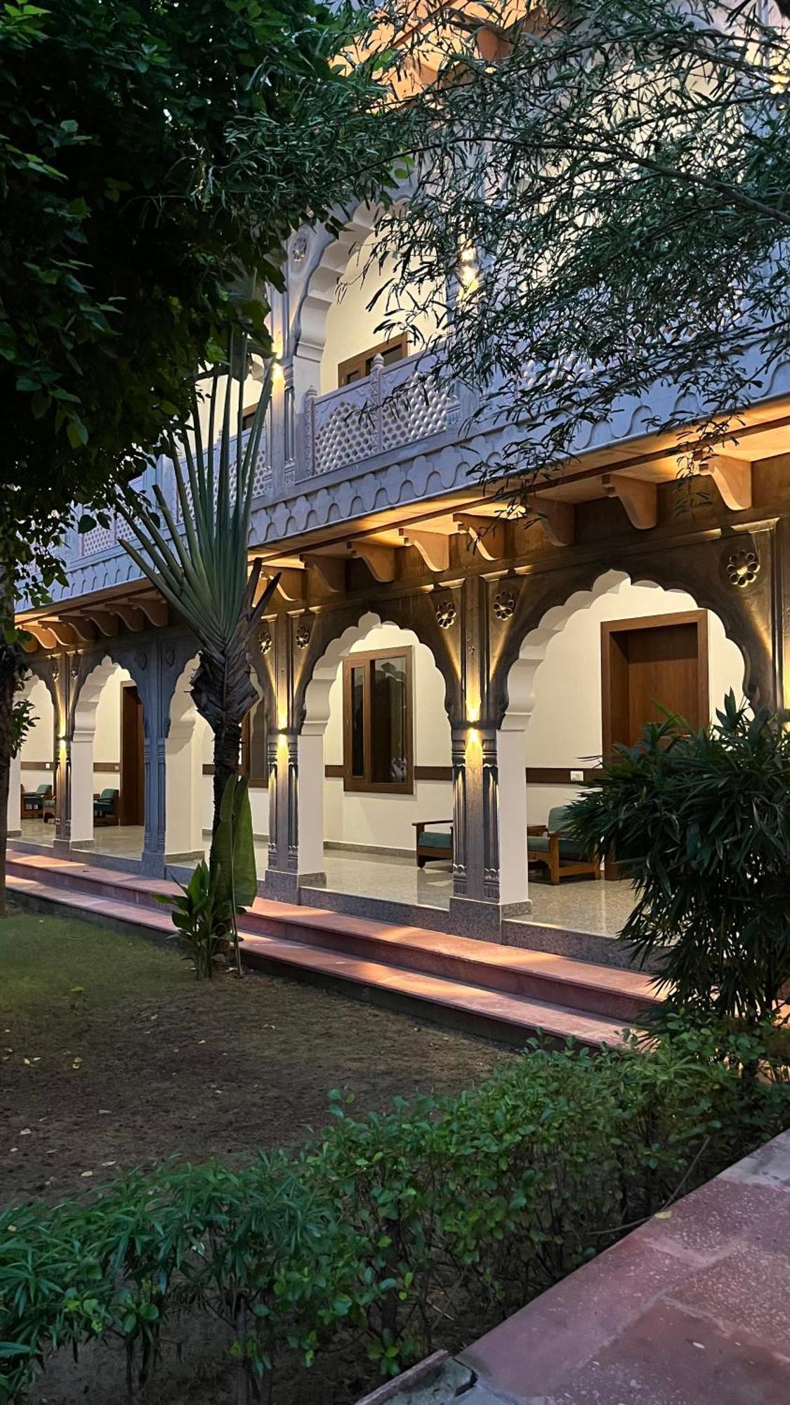 Hotel Sunbird Bharatpur Extérieur photo