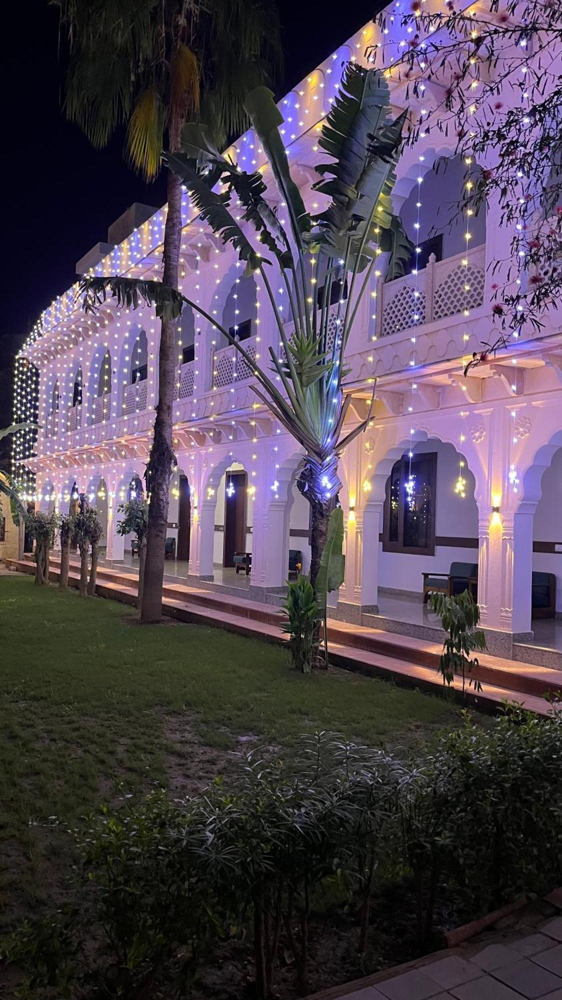 Hotel Sunbird Bharatpur Extérieur photo