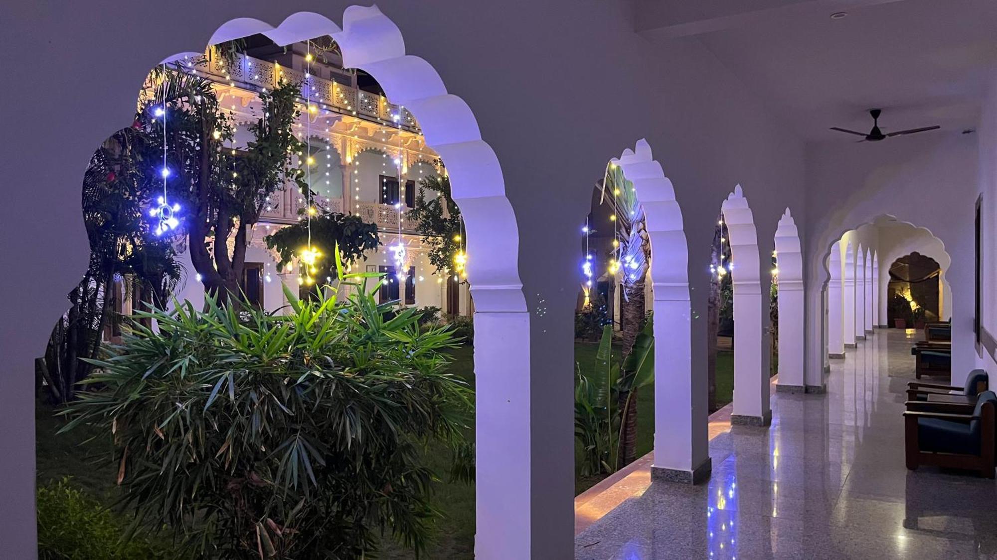 Hotel Sunbird Bharatpur Extérieur photo
