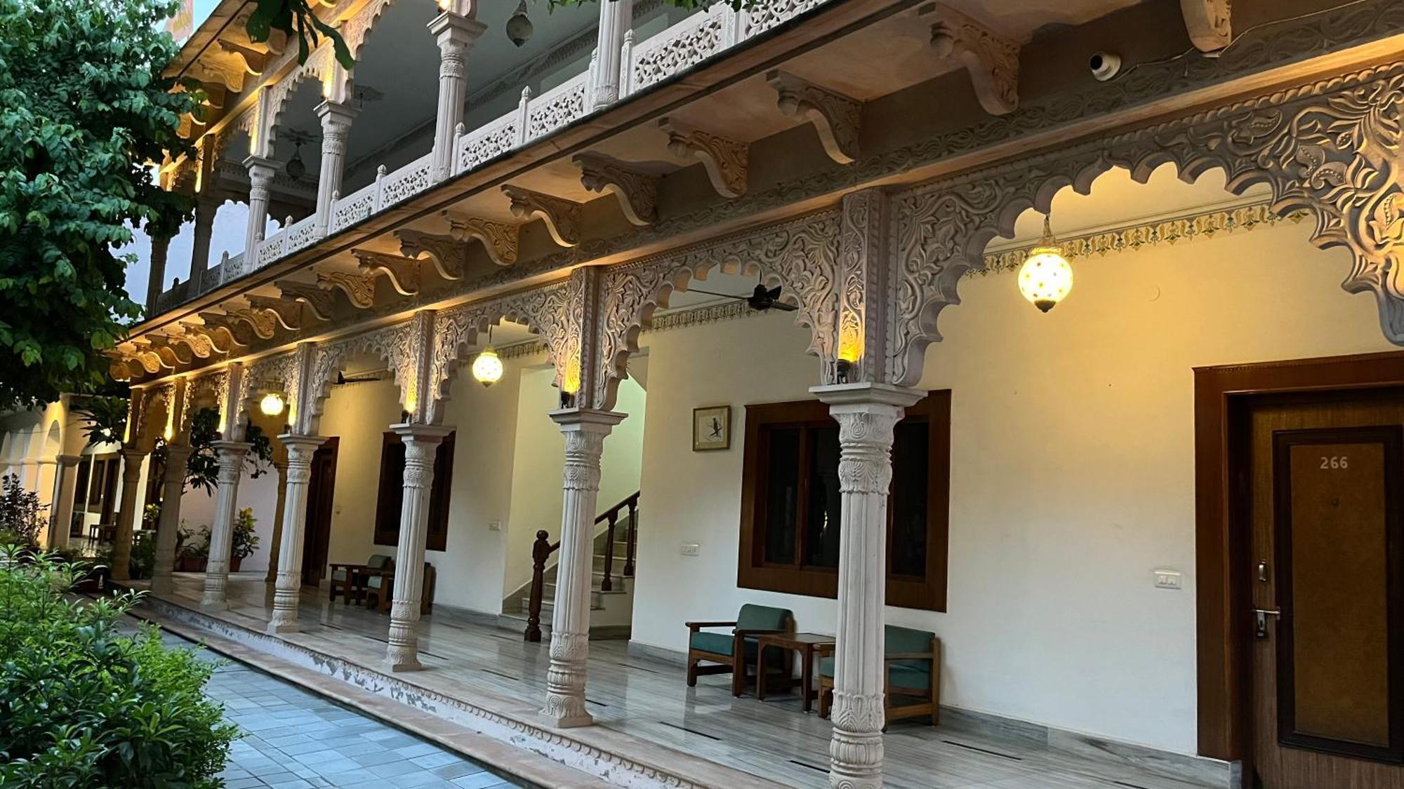 Hotel Sunbird Bharatpur Extérieur photo