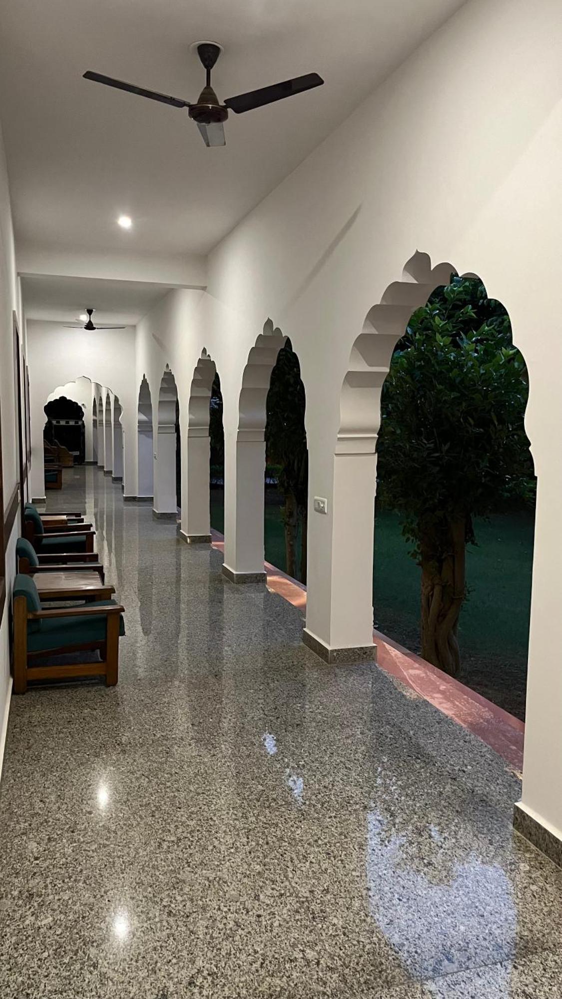 Hotel Sunbird Bharatpur Extérieur photo