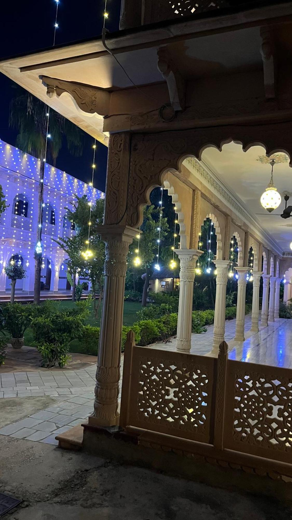 Hotel Sunbird Bharatpur Extérieur photo