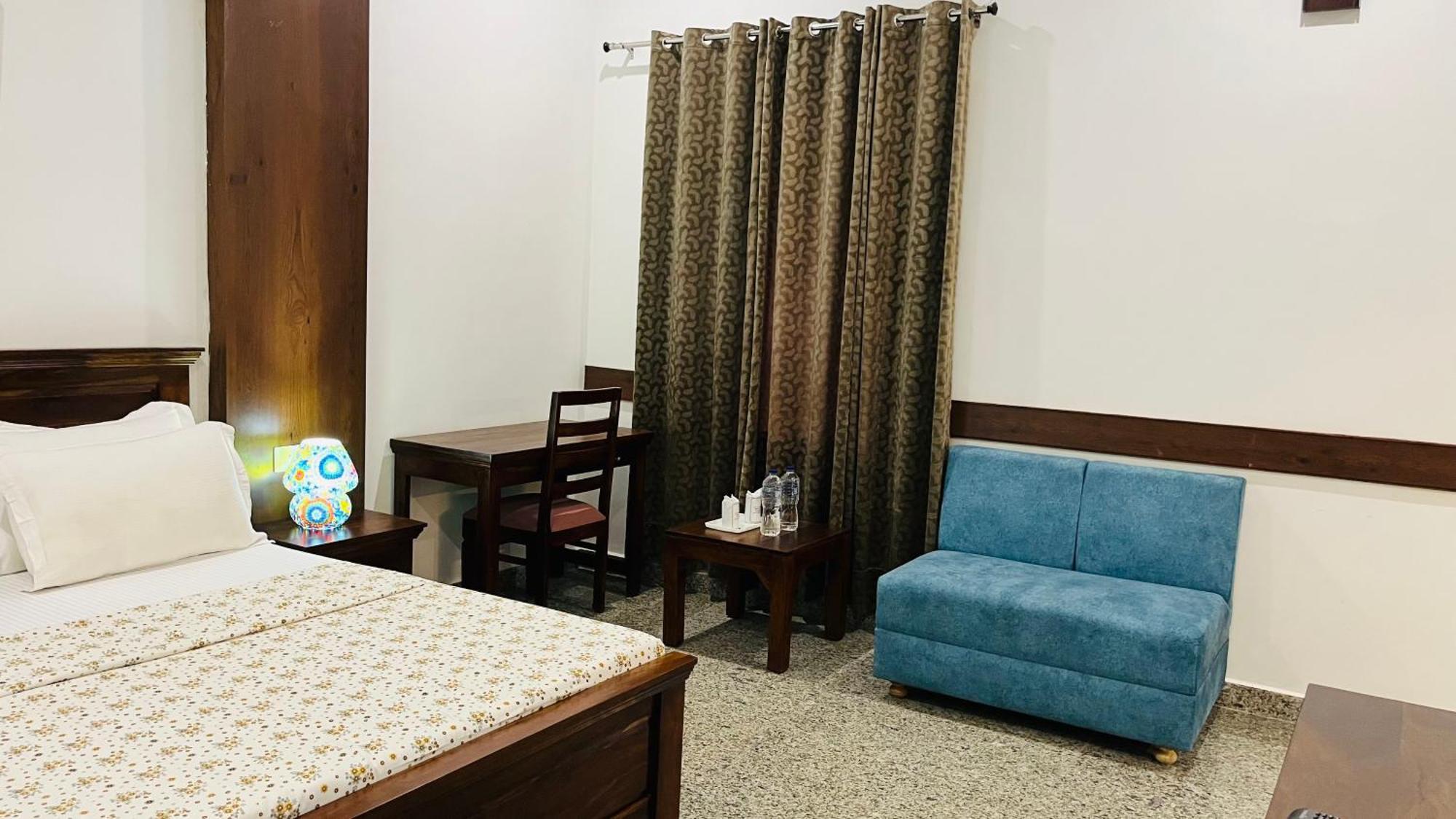 Hotel Sunbird Bharatpur Extérieur photo